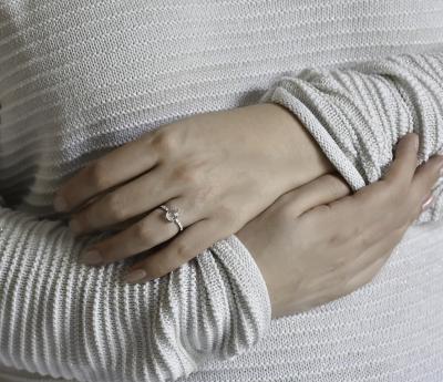 Bague or Blanc 1 topaze blanche  2,25 carats et 10 diamants 0,25 carats 2