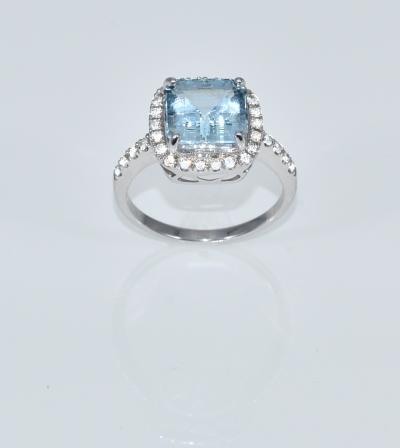 Bague or blanc carré aigue marine 3,72 carats et 38 diamants 0,49 carats 2