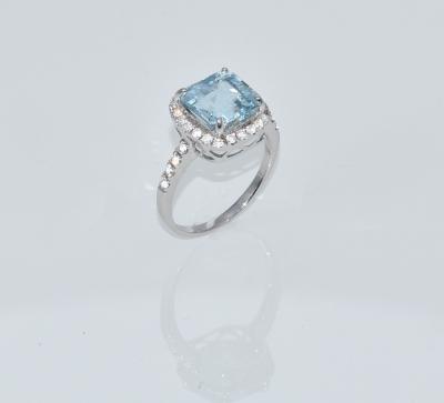 Bague or blanc carré aigue marine 3,72 carats et 38 diamants 0,49 carats 2