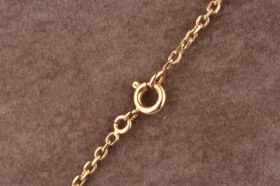 Collier chaine longue en or jaune 18 carats. Maille forçat 2
