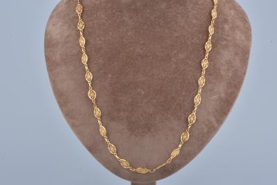 Collier chaine longue en or jaune 18 carats. Maille filigrane 2