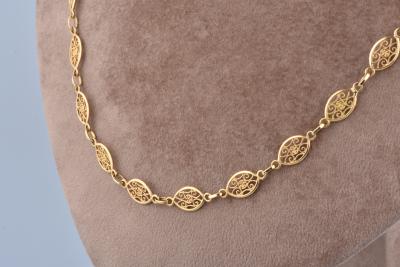 Collier chaine longue en or jaune 18 carats. Maille filigrane 2