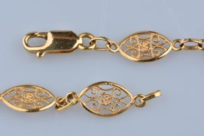 Collier chaine longue en or jaune 18 carats. Maille filigrane 2