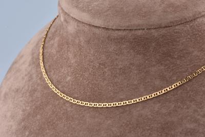 Collier chaine en or jaune 18 carats. Maille marine 2