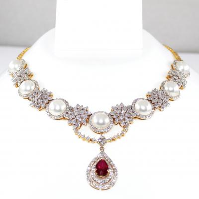Collier de diamants, rubis et perles de style rétro en or jaune avec boucles d’oreilles longues assorties 2