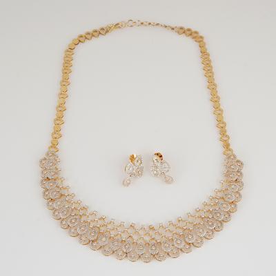 Collier diamant en or jaune avec boucles d’oreilles pendantes 2