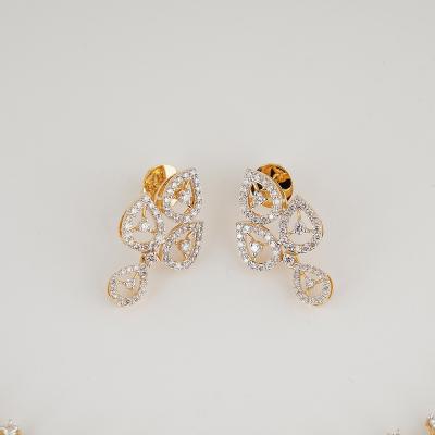 Collier diamant en or jaune avec boucles d’oreilles pendantes 2