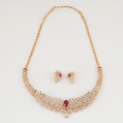 Collier en or jaune avec diamants et rubis 2