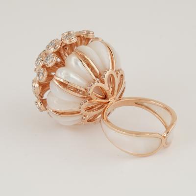 Bague en or rose avec diamant cocktail et nacre 2