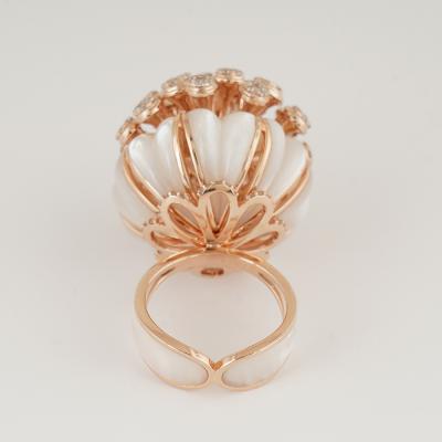 Bague en or rose avec diamant cocktail et nacre 2