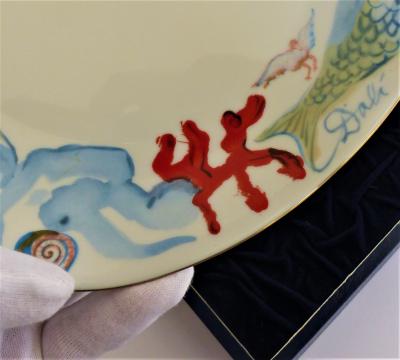 Salvador DALI (d’après) -  Les Sirènes - Assiette en porcelaine 2
