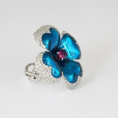 Bague de créateur en or blanc avec rubis et diamants avec émail bleu 2