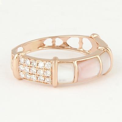 Bague en or rose avec diamants et nacre 2