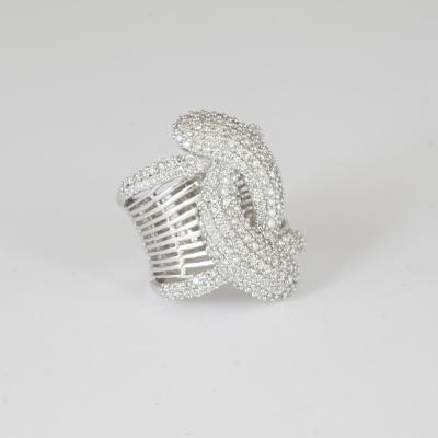 Bague diamant de créateur en or blanc 2