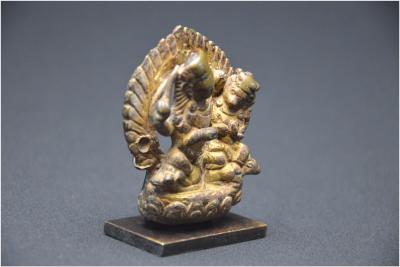 Népal - Petite représentation en bronze doré d’Uma Maheshvara (Shiva et Parvati) 2