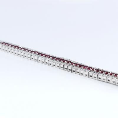 Bracelet tennis 3 lignes en or blanc avec rubis et diamants 2