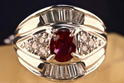 Bague en Platine sertissant un rubis rouge sang birman naturel ovale de 0.69 carat - certifiée 2