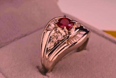 Bague en Platine sertissant un rubis rouge sang birman naturel ovale de 0.69 carat - certifiée 2