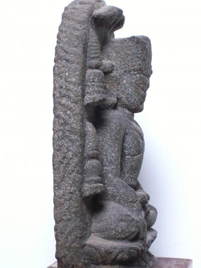 Inde, époque Pala, stèle de Bouddha en padmasana 2