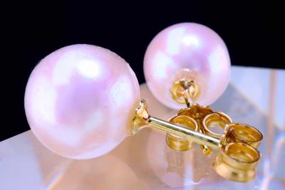 Paire de boucles d’oreilles en or jaune avec perles rondes Akoya du Japon