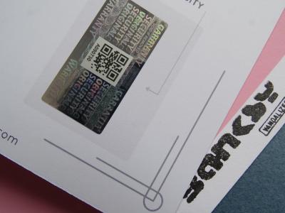 Banksy x Post Modern Vandal - Fille au flotteur en forme de cœur (rose), 2021 - Impression pigmentaire 2