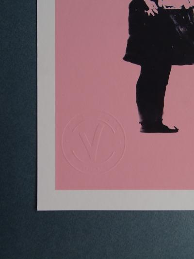 Banksy x Post Modern Vandal - Girl With Heart Shaped Float (Pink) , 2021 - Impression pigmentaire 2