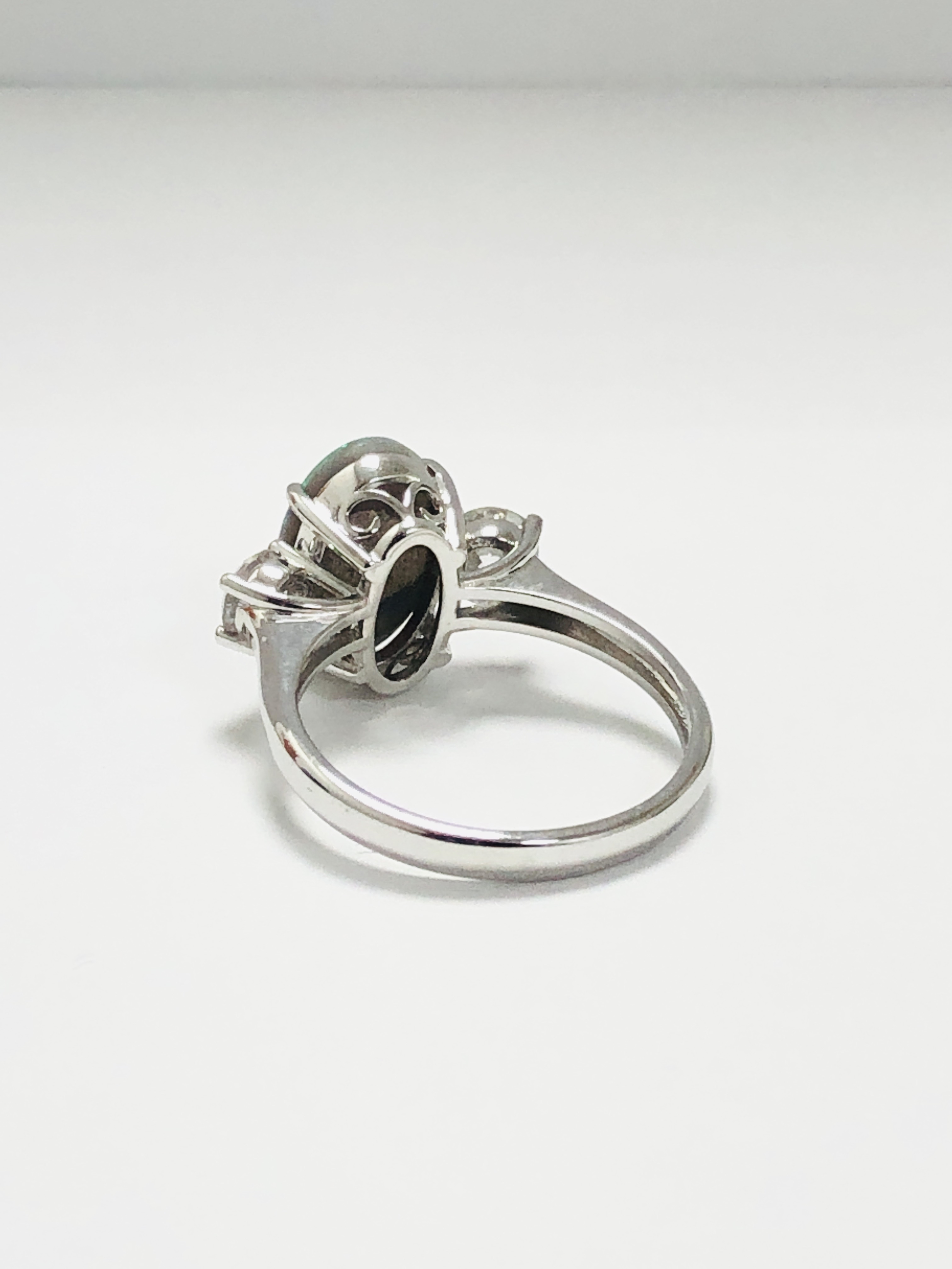 Bague 3 Pierres 1,80 Carat En Or Blanc 14k (Charles & Colvard) - Taille 7.5, Neuve Sans Boîte