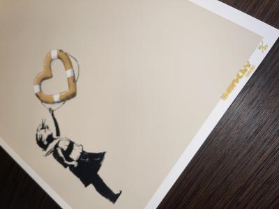 Post Modern Vandal - Girl With Heart Shaped Float, 2020 - Impression numérique 2