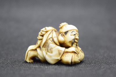 Japon - Netsuke en ivoire représentant Daikoku, début du XXème siècle 2