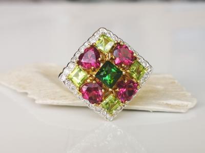 Bague en or jaune sertie de pierres fines et diamants 2