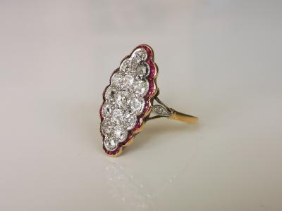 Bague art deco en or jaune et or gris  diamants et rubis 2
