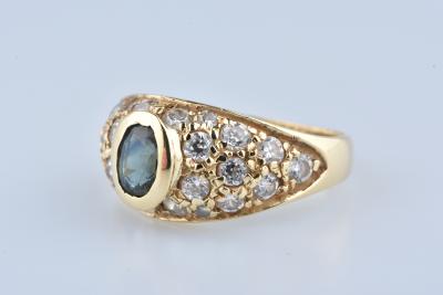 Bague en or jaune 18 carats sertie d’un saphir central de 0,50 ct et de 22 oxydes de zirconium 2