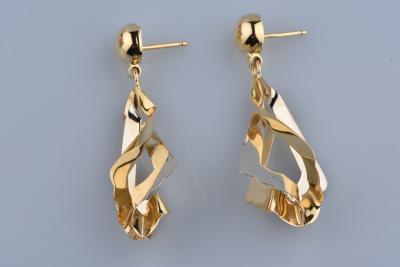 Boucles d’oreilles pendantes en or jaune 18 carats 2