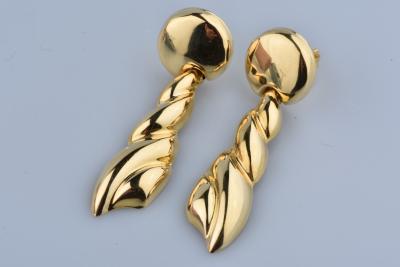 Boucles d’oreilles pendantes coquillages en or jaune 18 carats 2