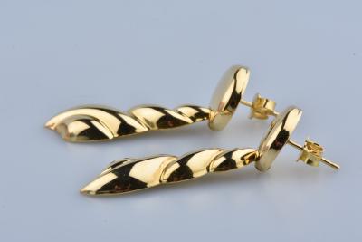 Boucles d’oreilles pendantes coquillages en or jaune 18 carats 2