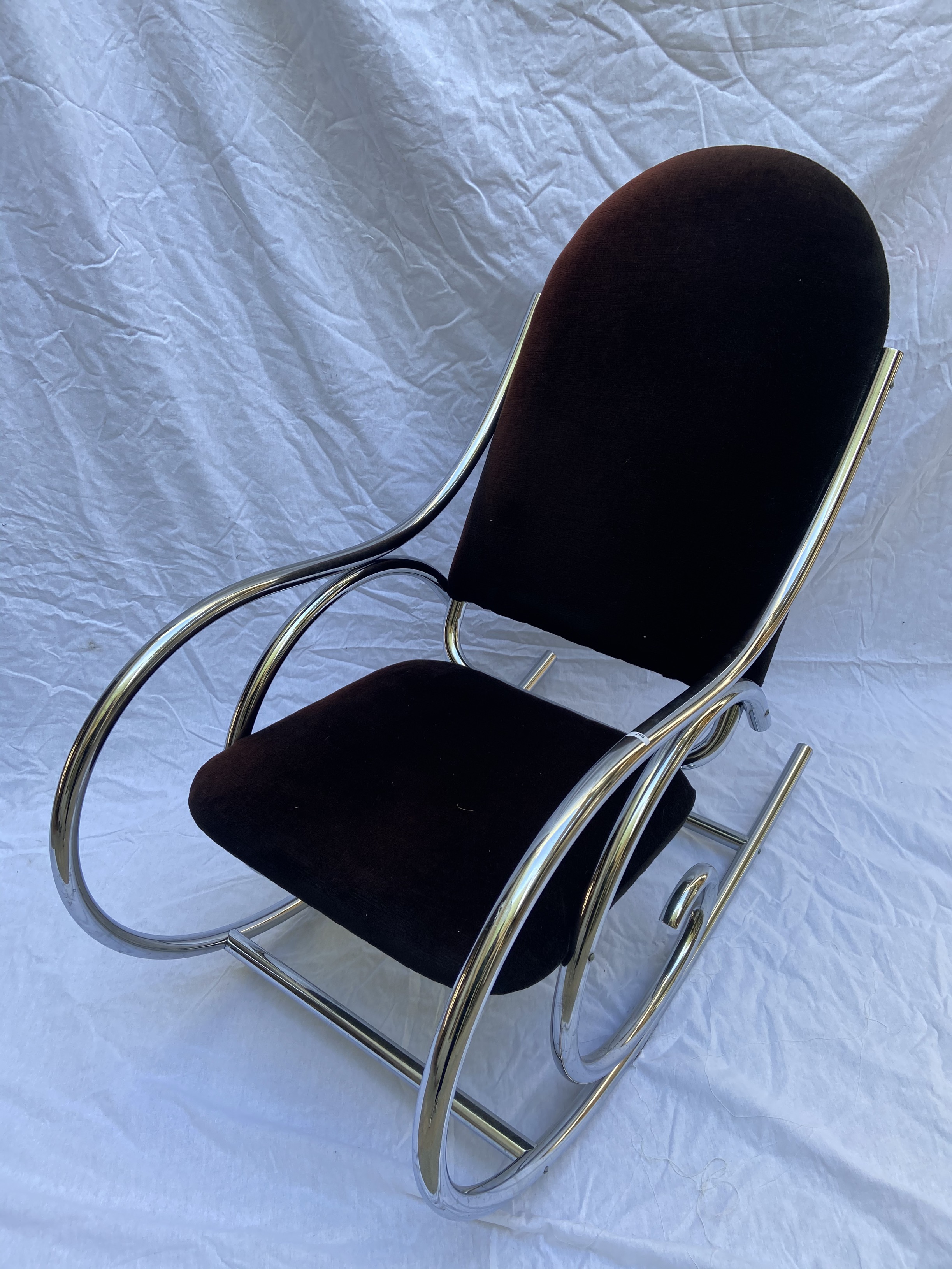 Travail Francais Fauteuil/rocking chair velour marron, circa 1980