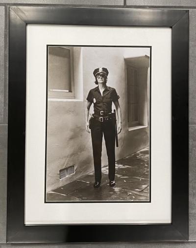 Helmut Newton (d’après) - Evi as Cop (Dressed) - Photographie 2