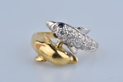 Bague dauphin en or jaune 18 carats ornée de 14 oxydes de zirconium et de 2 saphirs 2