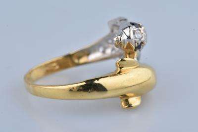 Bague dauphin en or jaune 18 carats ornée de 14 oxydes de zirconium et de 2 saphirs 2