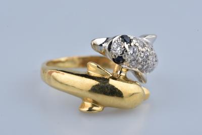 Bague dauphin en or jaune 18 carats ornée de 14 oxydes de zirconium et de 2 saphirs 2