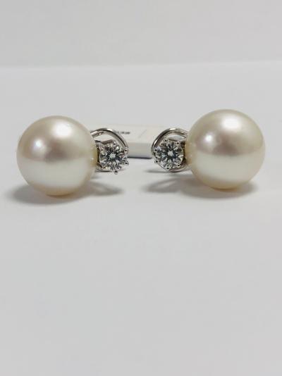 Boucles d'oreilles en or blanc 18ct avec perles de culture des mers du sud et diamants 2