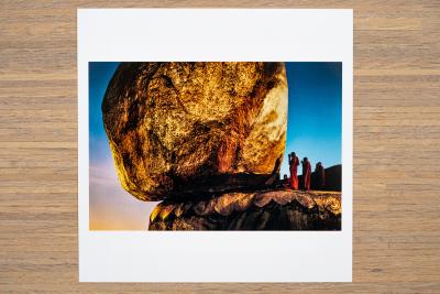 Steve MCCURRY - The Golden Rock, 1994 - Photographie 2