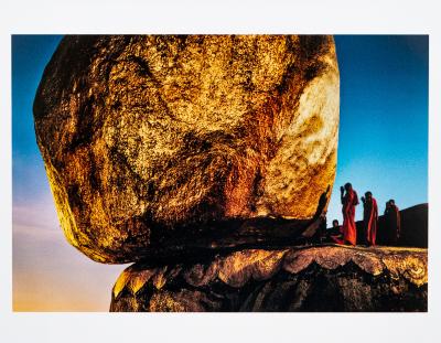 Steve MCCURRY - The Golden Rock, 1994 - Photographie 2