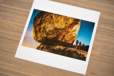 Steve MCCURRY - The Golden Rock, 1994 - Photographie 2