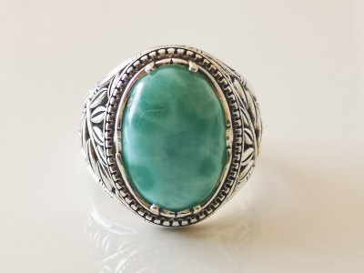Bague chevaliere en argent avec cabochon de Larimar 2