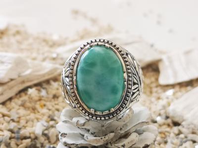Bague chevaliere en argent avec cabochon de Larimar 2