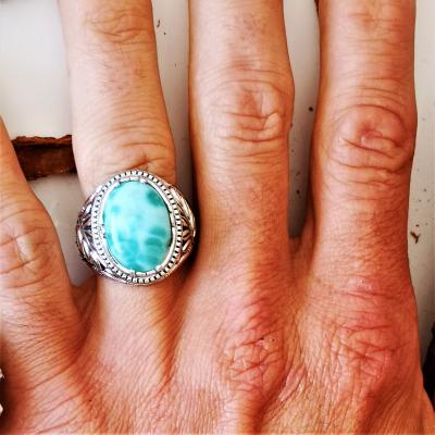 Bague chevaliere en argent avec cabochon de Larimar 2