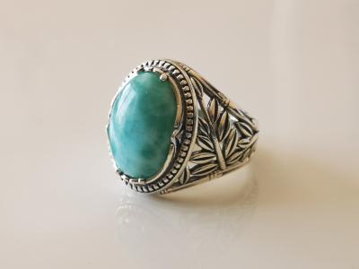 Bague chevaliere en argent avec cabochon de Larimar 2