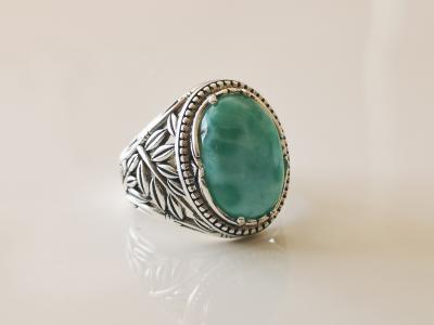 Bague chevaliere en argent avec cabochon de Larimar 2
