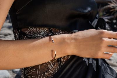 Bracelet en or massif rose 18 carats ornée de 2 diamants de synthèse ronds brillants de 0,20 carat. (0,10 ct chacun) 2